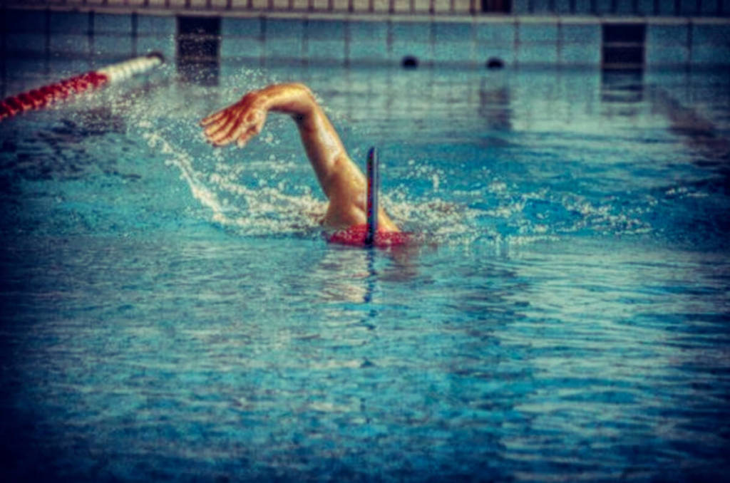 👉¿Por qué es importante usar un TUBO/SNORKEL al nadar? ✓Aprende cómo  mejorar tu técnica de natación 